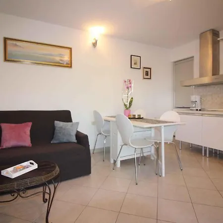 In With One-bedroom 7 *
