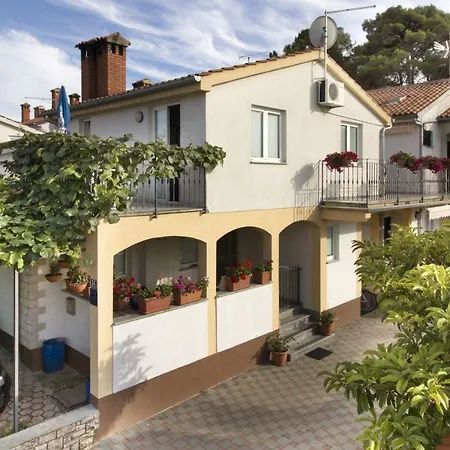 In With One-bedroom 7 *